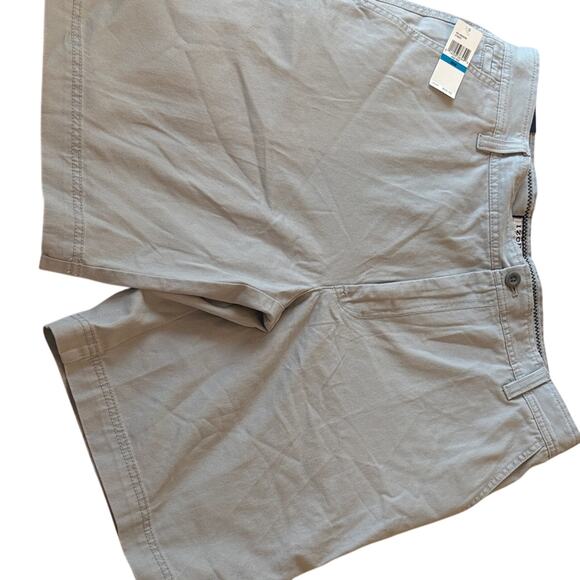 IZOD Men's Gray Shorts 36 - Picture 1 of 7